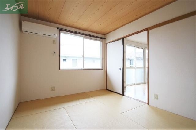 ロイヤルハイツ山上 A棟の内装写真