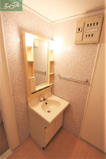 ロイヤルハイツ山上 A棟の内装写真