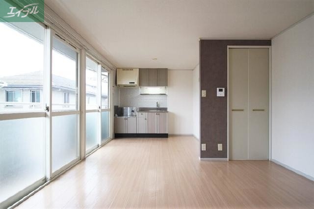 ロイヤルハイツ山上 A棟の居間写真
