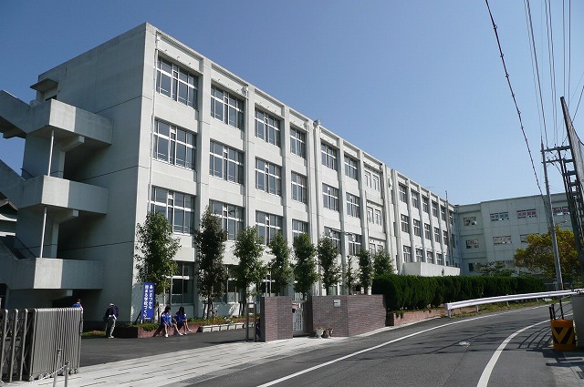 中学校　草津市立老上中学校（中学校）まで1050m