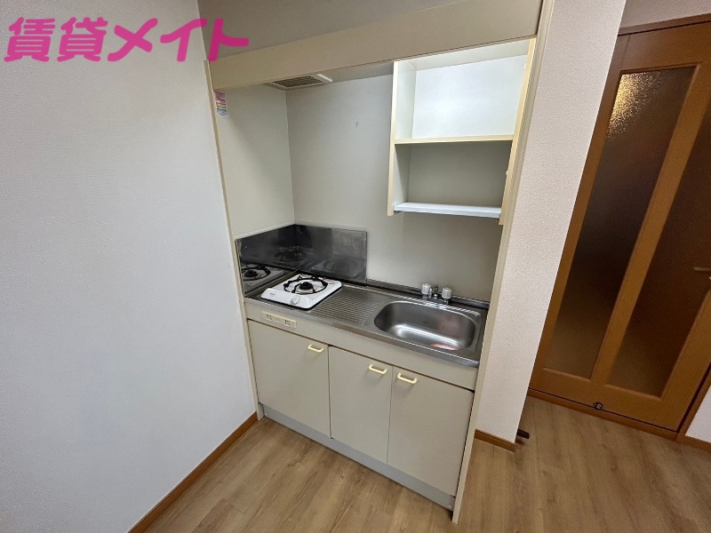 キッチン　別部屋参考写真です