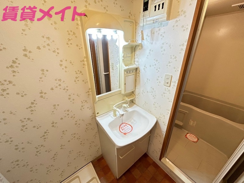洗面設備　別部屋参考写真です