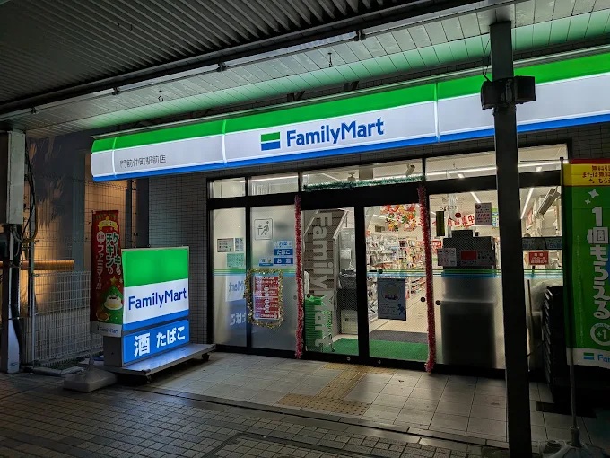 コンビニ　ファミリーマート門前仲町駅前店（コンビニ）まで90m