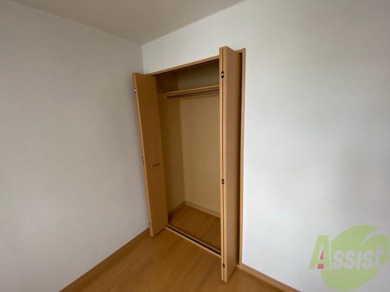 収納　寝室の収納です。部屋がすっきり片付きます。