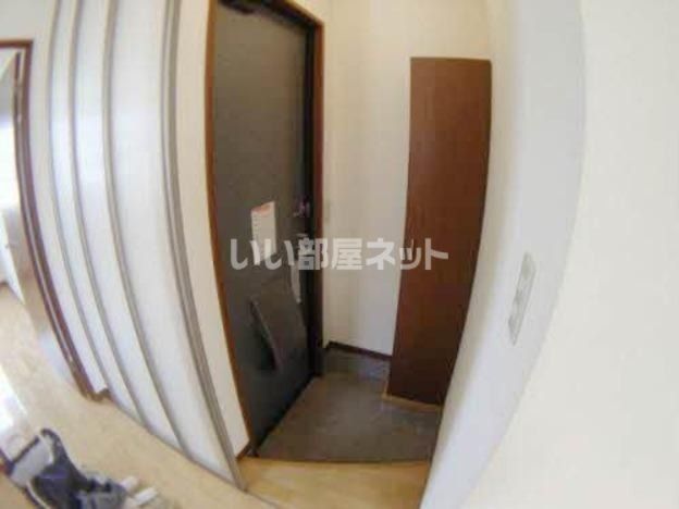 ＪＲ奥羽本線 青森駅 バス乗車時間：25分 最寄りバス停で下車 徒歩6分 2階建 築24年の玄関写真