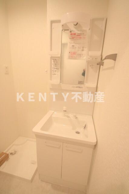 洗面設備　明るい洗面所です