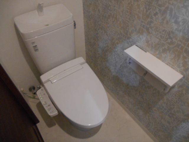 浜松市中央区 3階建 築9年のトイレ写真