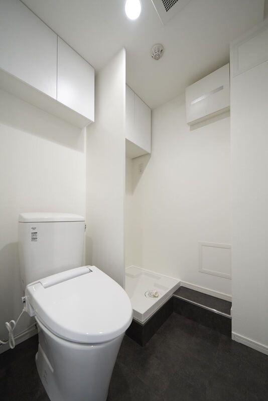 トイレ　落ち着いた色調のトイレです
