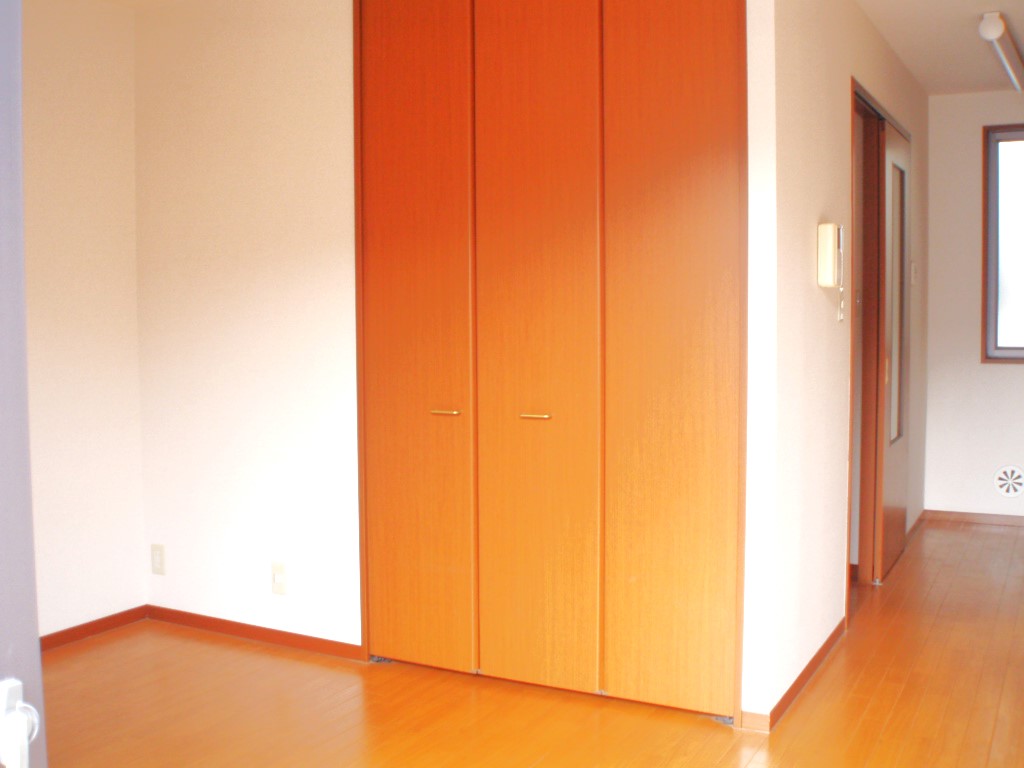 その他部屋・スペース　お部屋にはしっかり片付けられる収納付きです（同仕様画像）