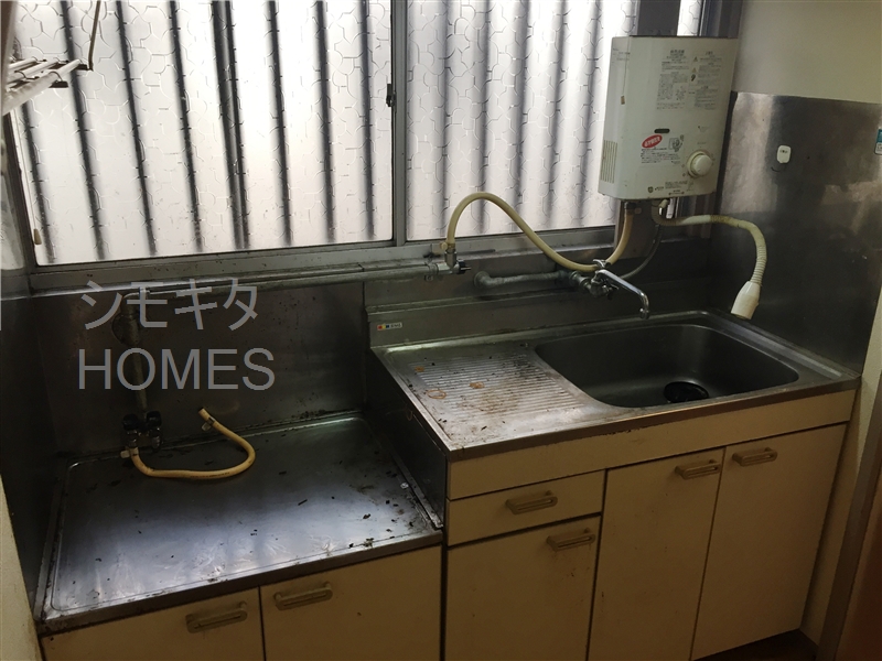 小田急線 下北沢駅 徒歩6分 2階建 築43年のキッチン写真