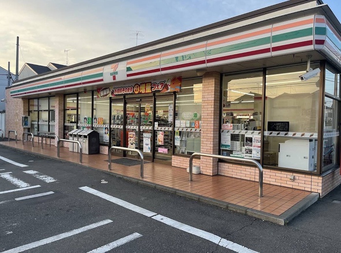 コンビニ　セブンイレブン（コンビニ）まで180m