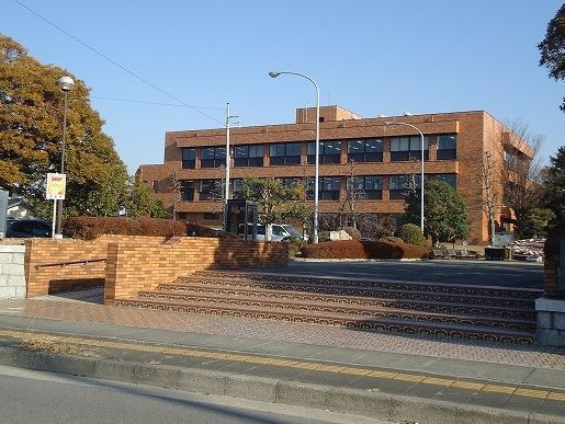 図書館　西尾市立図書館（図書館）まで750m