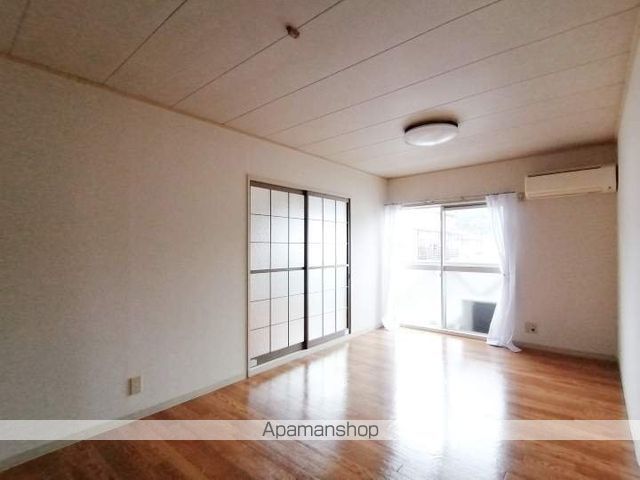 サンビレッジ新田 Aの居間写真