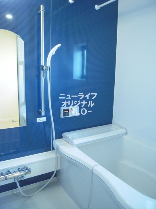 バス・シャワールーム　いつでも温かいバスタイムを楽しめる追い焚き給湯付き☆