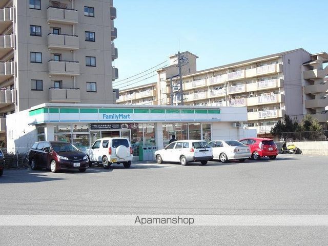 コンビニ　ファミリーマート（コンビニ）まで327m