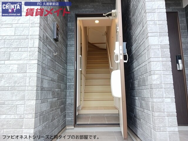 玄関　同型参考写真です