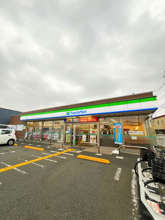 コンビニ　ファミリーマート（コンビニ）まで360m