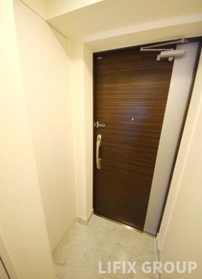 Artecasa Alivie 綾瀬の玄関写真
