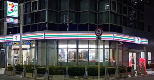 コンビニ　セブンイレブン 大阪江戸堀1丁目西店（コンビニ）まで745m
