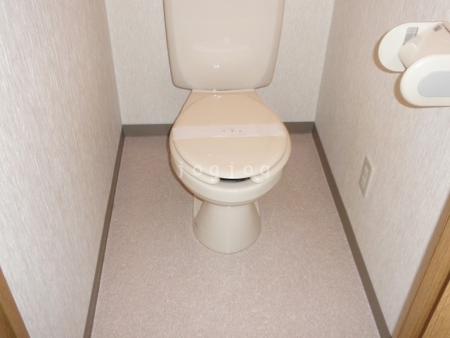 トイレ　当社サービスセンターで温水洗浄便座の設置承ります★