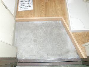 京王線 下高井戸駅 徒歩5分 3階建 築38年の玄関写真