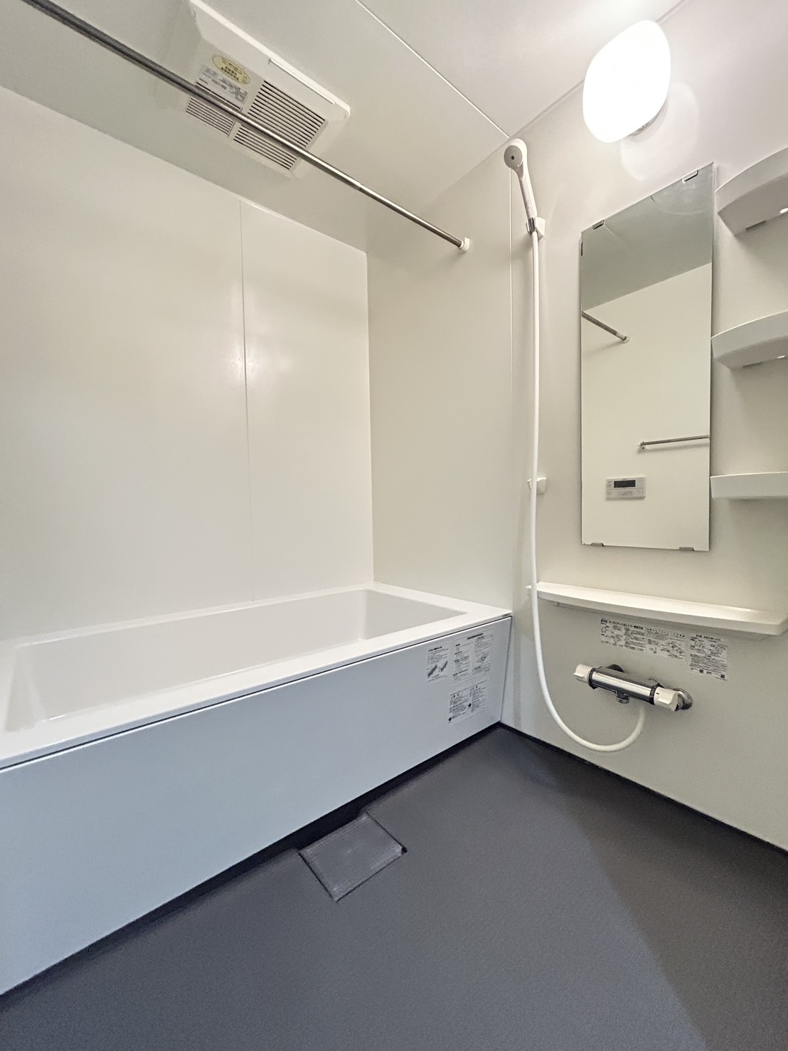 バス・シャワールーム　別部屋の写真