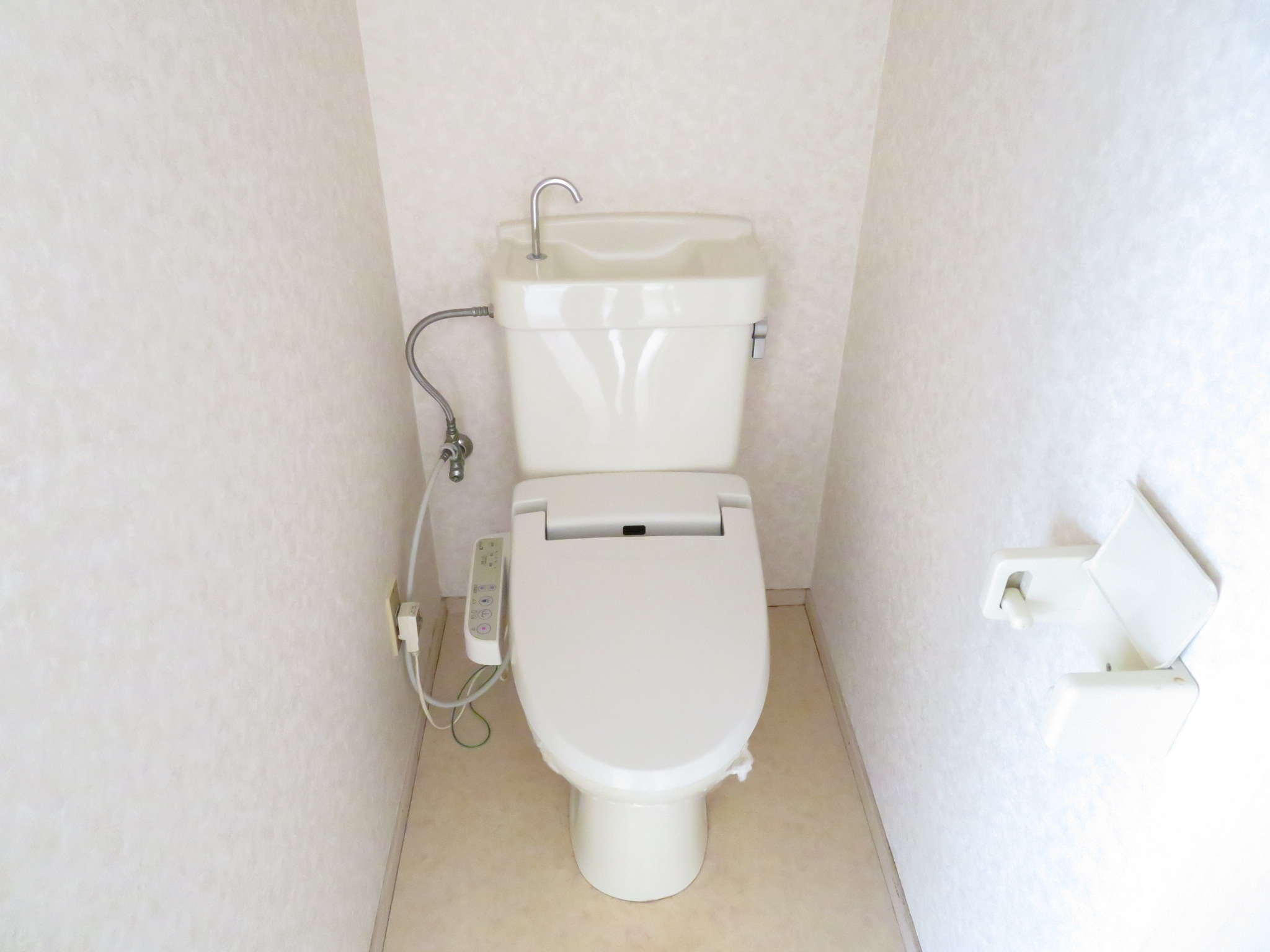 トイレ　温水洗浄便座