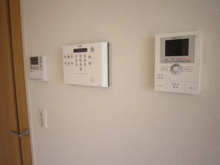 セキュリティ　来客者の方の顔が確認できるＴＶインターホン付♪