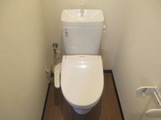 地下鉄四つ橋線 岸里駅 徒歩4分 10階建 築6年のトイレ写真