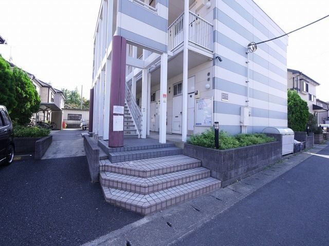 【吉川市吉川のアパートのエントランス】