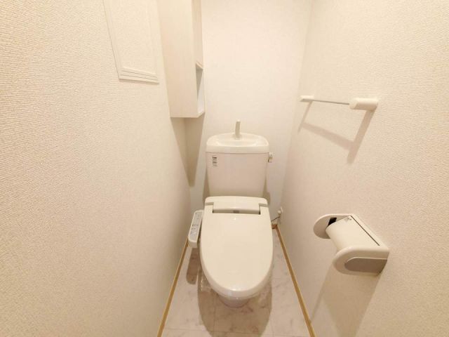 【角田市角田のアパートのトイレ】