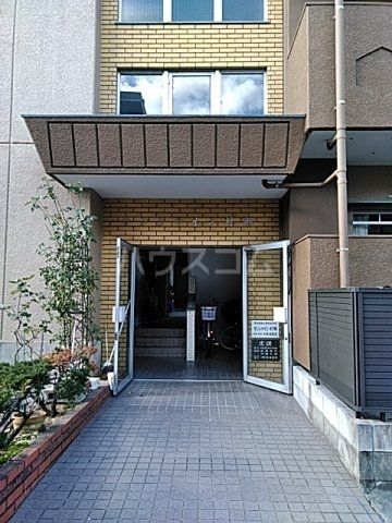 【名古屋市天白区平針のマンションのエントランス】