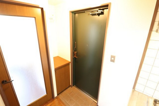 玄関　※別号室の写真です。
