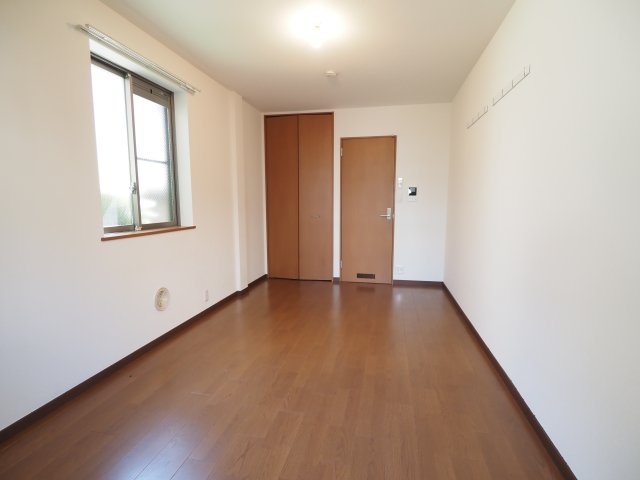 居室・リビング　縦長でレイアウトもしやすいお部屋です♪