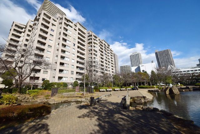 【中央区佃のマンションの建物外観】