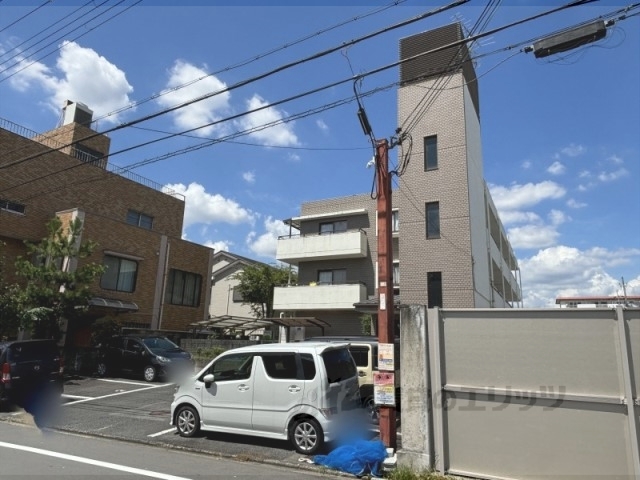 京都市伏見区深草フケノ内町のマンションの建物外観