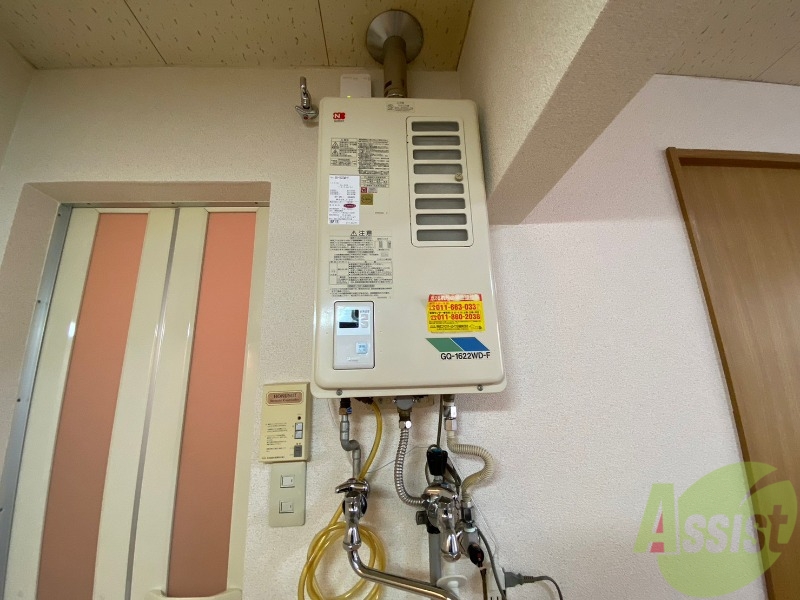 その他設備　給湯器は簡単操作で温度調整ができますよ。