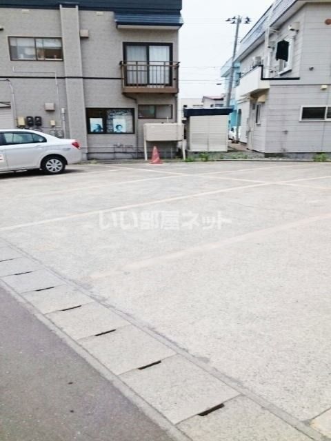 【青森市浪館前田のアパートの駐車場】