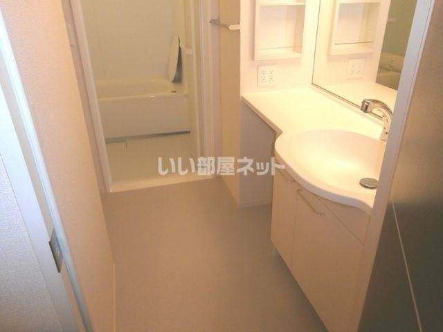 【海老名市門沢橋のアパートの洗面設備】