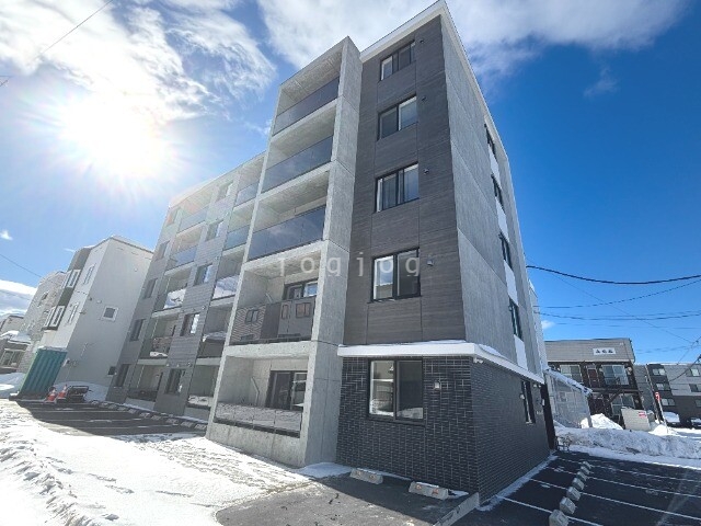 札幌市東区北三十五条東のマンションの建物外観