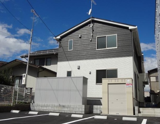 郡山市虎丸町のアパートの建物外観