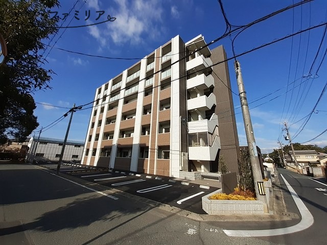 豊橋市向草間町のマンションの建物外観