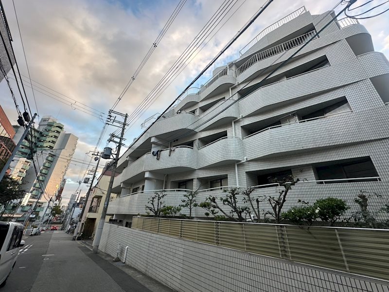 神戸市中央区中山手通のマンションの建物外観