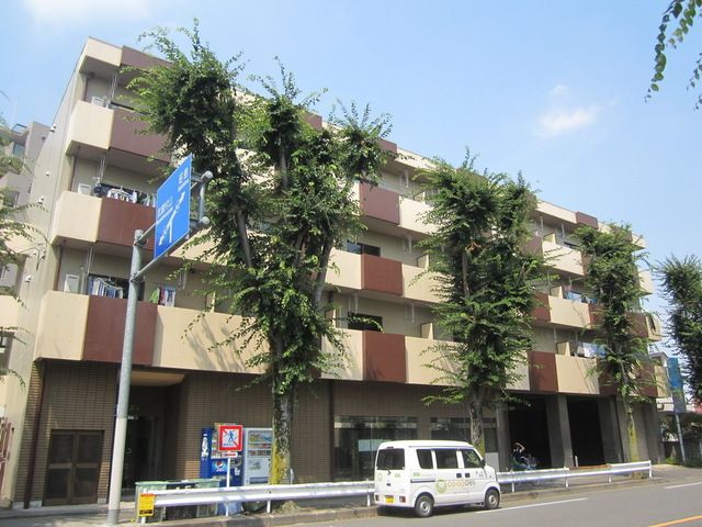 【立川市一番町のマンションの建物外観】