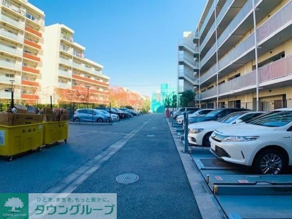 【世田谷区太子堂のマンションの駐車場】