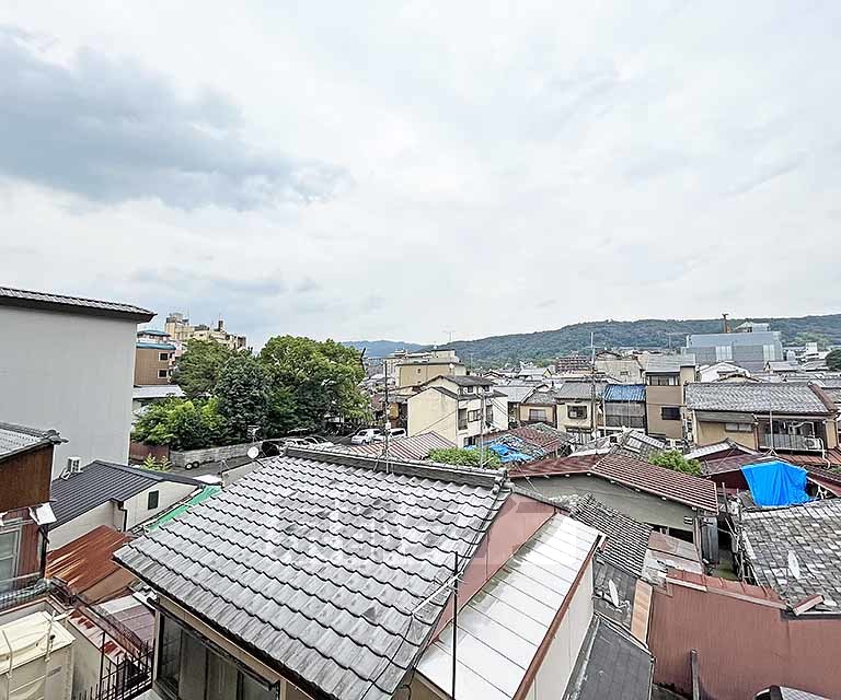 【京都市東山区亀井町のマンションの眺望】