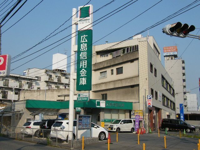 【広島市南区南蟹屋のマンションの銀行】