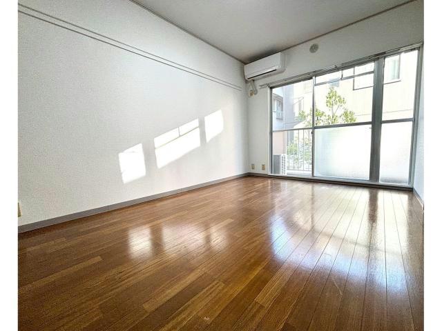 居室・リビング　日当たりいいです