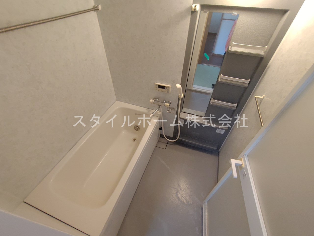 バス・シャワールーム　別部屋写真です。