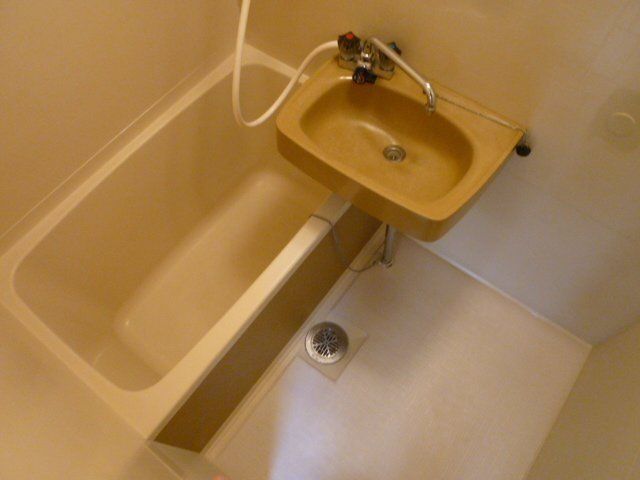 バス・シャワールーム　洗面付き浴室です。